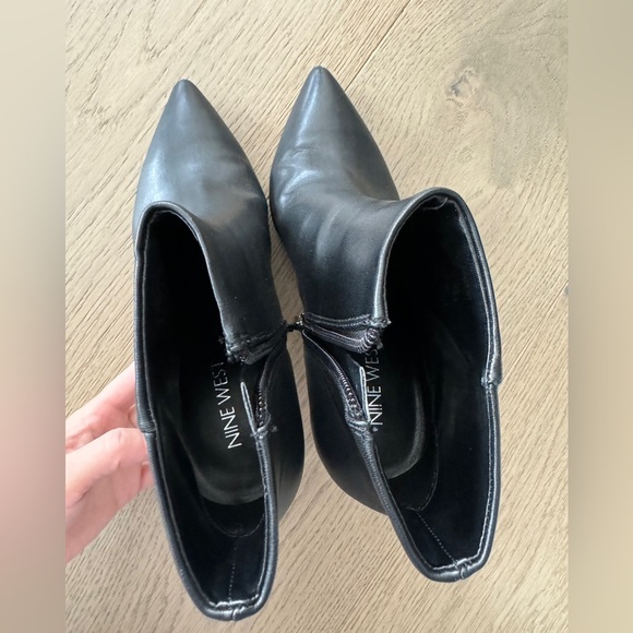 like new Nine West black ankle boots - Picture 6 of 8